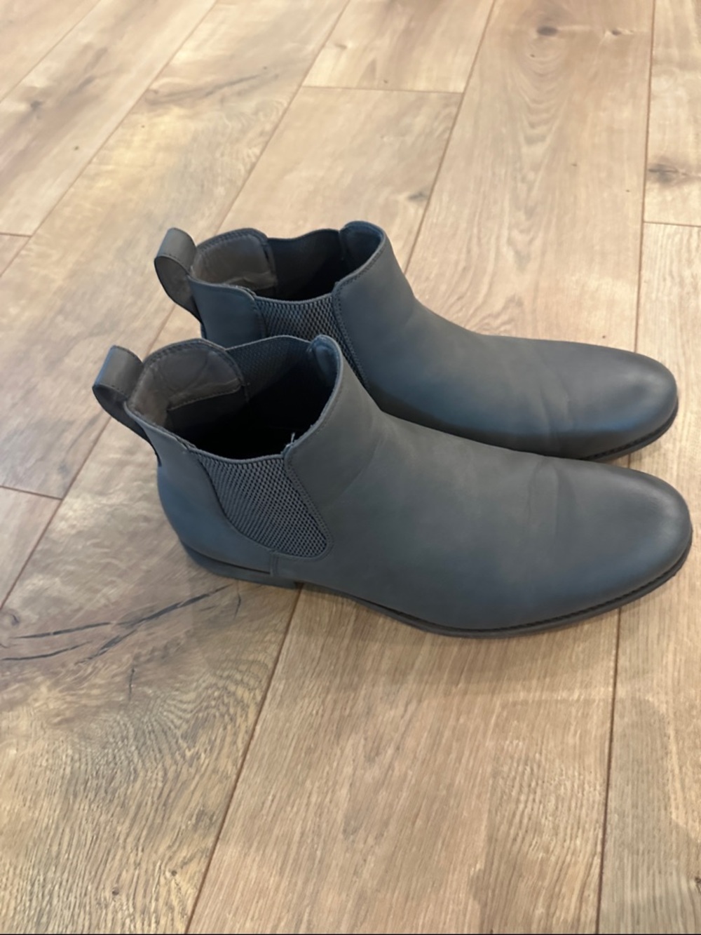 Men's Chukka Boots in Charcoal Gray - Low-Profile Leather Chukka